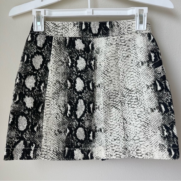 Princess Polly Alita Asymmetrical Snake Skin Print Mini Skirt Size 0 - Picture 9 of 10